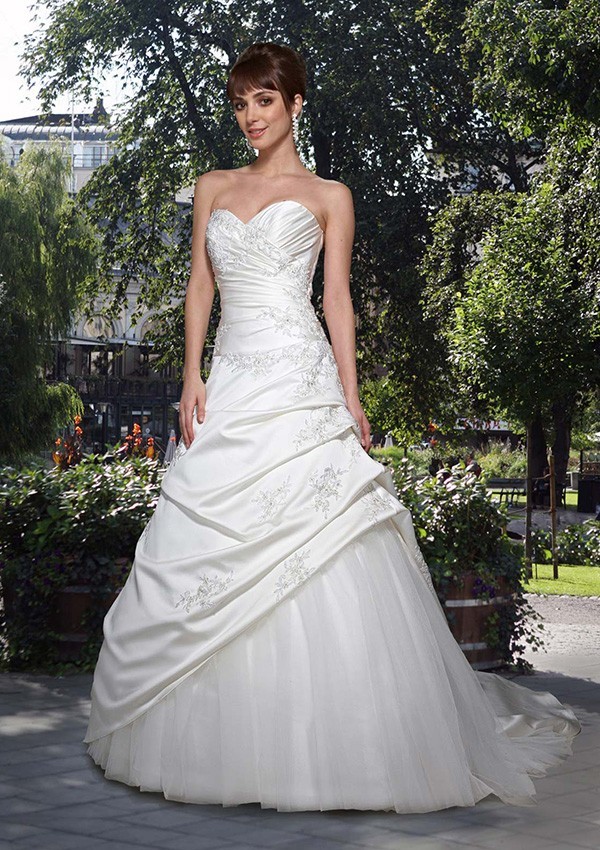 Appliques Natural Waist A-line Sleeveless Court Train Wedding Dress#EC1626